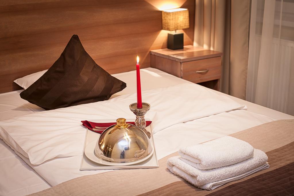 Planeta Hotel ミエルノ エクステリア 写真