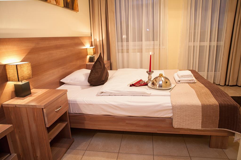 Planeta Hotel ミエルノ エクステリア 写真