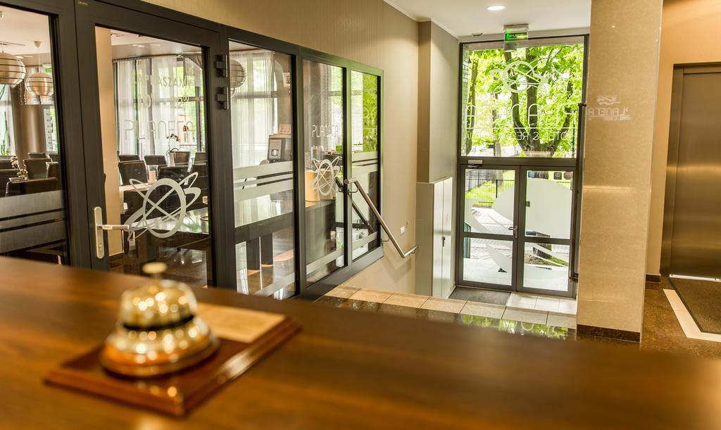 Planeta Hotel ミエルノ エクステリア 写真