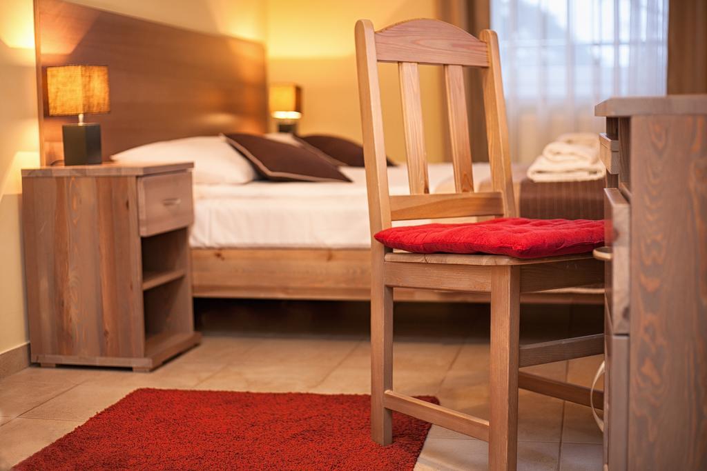 Planeta Hotel ミエルノ エクステリア 写真